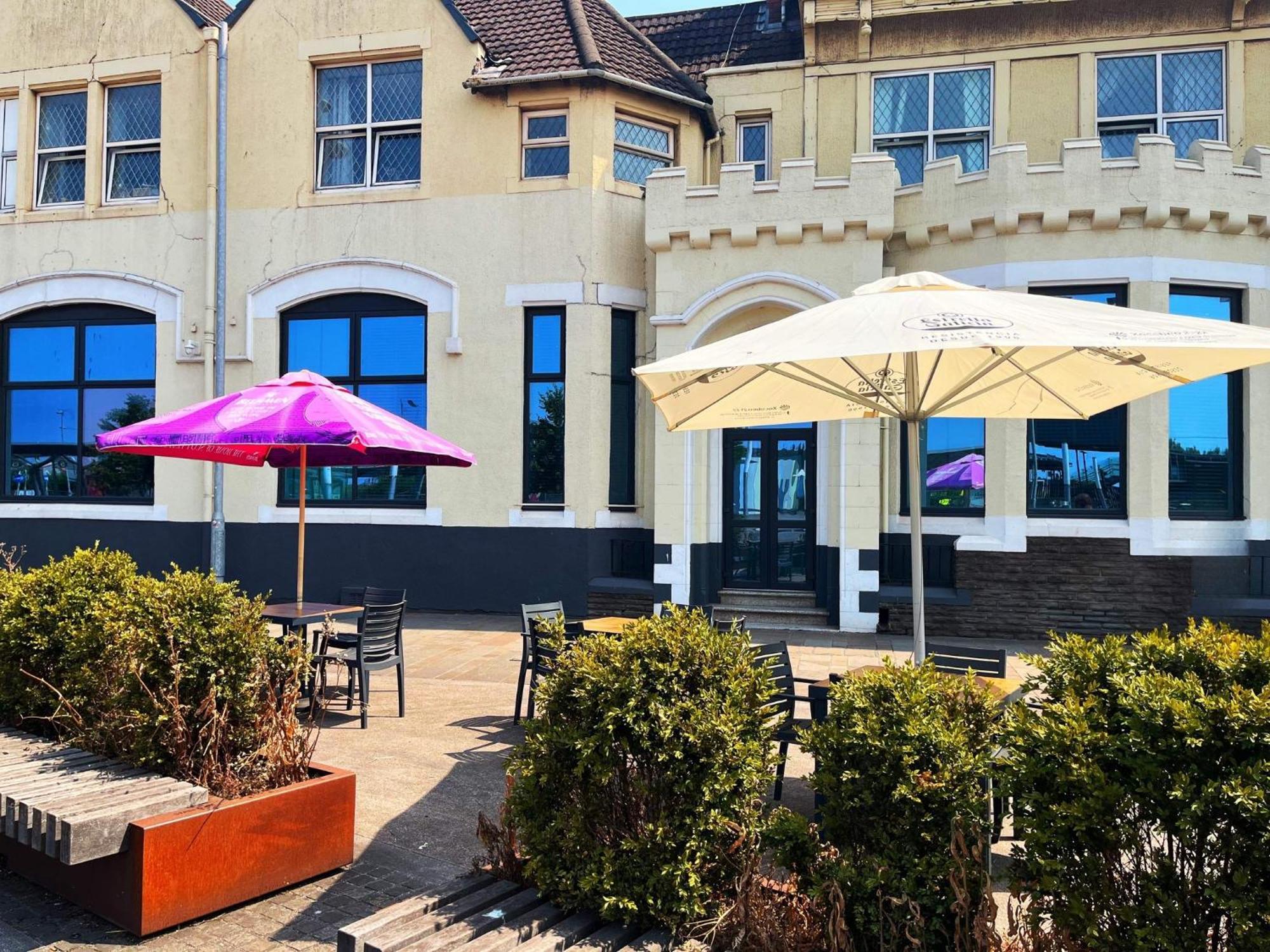 The Grand Hotel Port Talbot Ngoại thất bức ảnh
